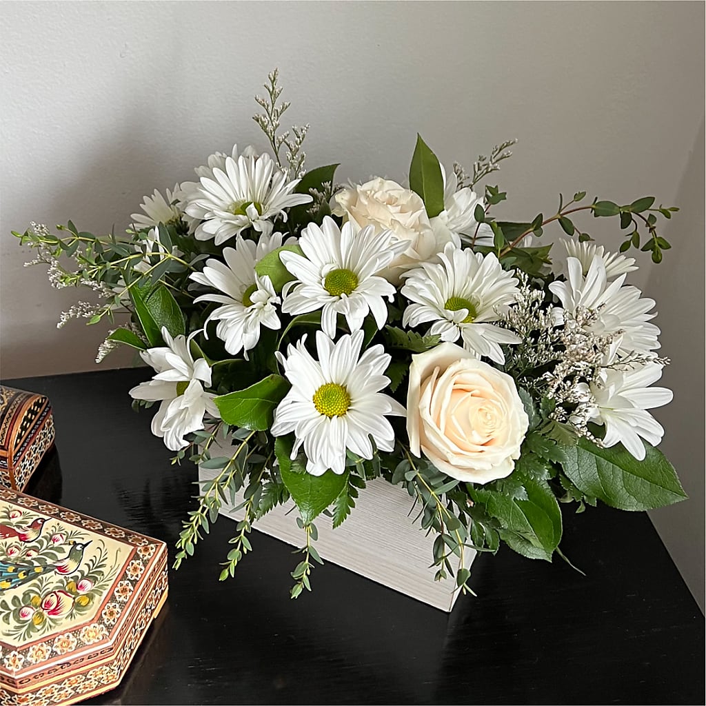 Fresh Linen Box Bouquet –  Mulberry Florist And Gift Shop, Elizabethtown KY